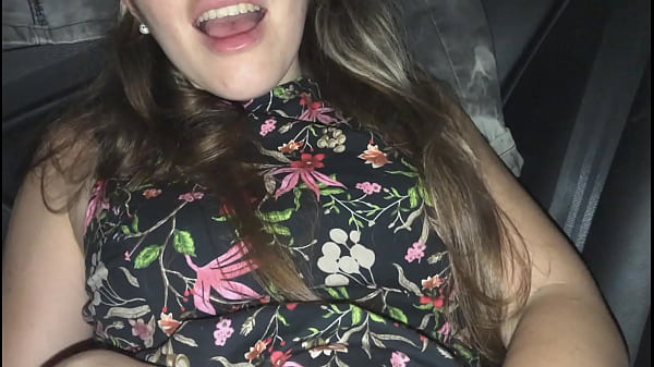 Sexo no carro depois de um encontro - ele gozou dentro da minha buceta  