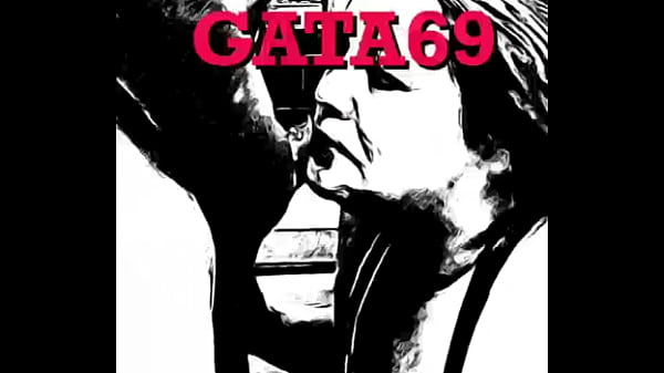 Mi puta mamando intensamente 