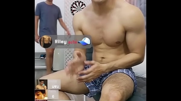 Trai Th&aacute;i show h&agrave;ng tr&ecirc;n Blued