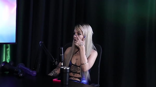 Mandou mensagem e foi gravar com um ator an&atilde;o, e sua primeira cena foi um anal - Kyra (SHEER/RED)