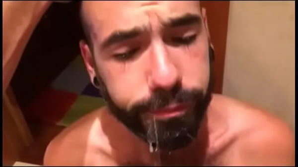 Mi compa&ntilde;ero usando mi boca antes de follarme