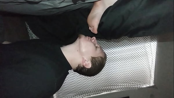 Jerking off while secretly and sucking lol toes  