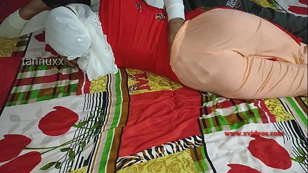 Indian bengali ajj me mousi ki larki ayithi mujhe invitation dane uske ghar jano kousi bahane mujhe choda ke chaligayi 