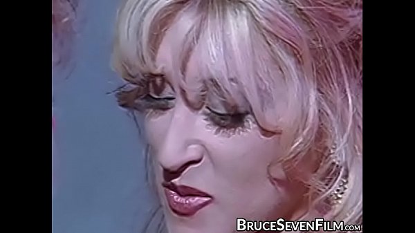 Lesbian babes toying in vintage threeway  