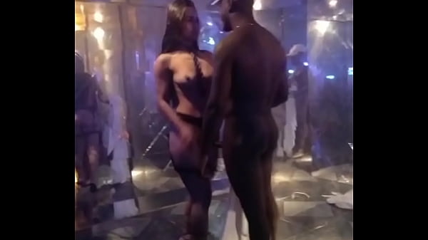 Novinha deu at&eacute; de ponta cabe&ccedil;a