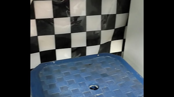 Me gusta espiar a mi primo en su habitaci&oacute;n aprovecho para espiar sin que se de cuenta  