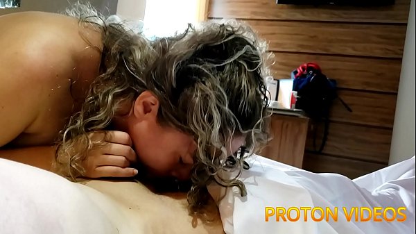 Sub brasileira Natasha Sub fazendo garganta profunda at&eacute; vomitar - p1  