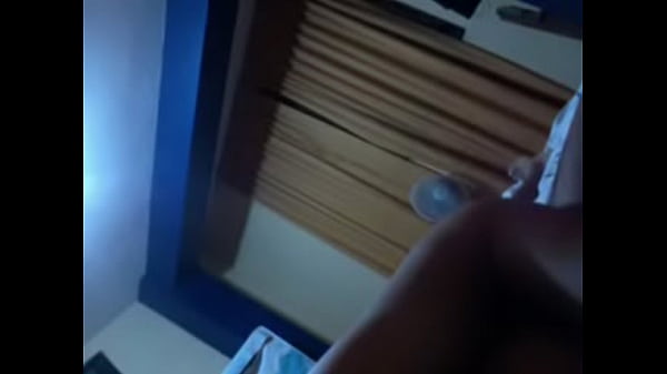 D&aacute;ndole duro a una peque&ntilde;ita