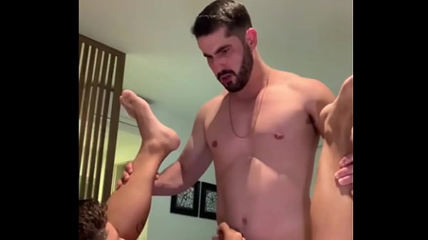 DANDO LEITE NA BOCA DO BOY DA ACADEMIA.  