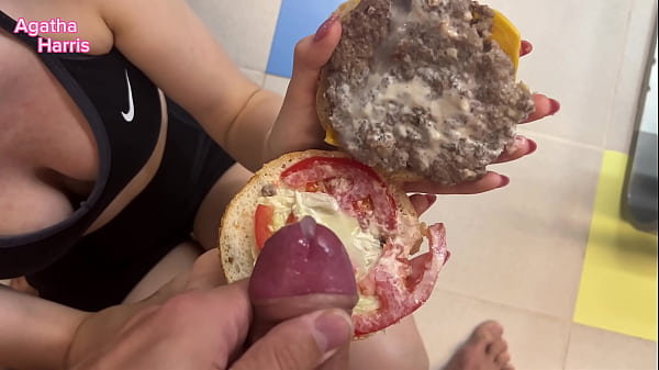 Он кончил в бургер, а я накормила коллегу