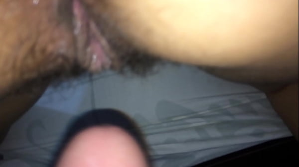 Algo Peludita en cuatro y mojada rico llega adentro  