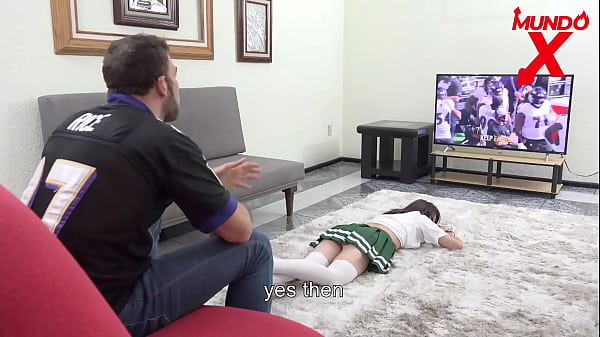 Se folla duro a la amiga y se corre en la boca y tetas 