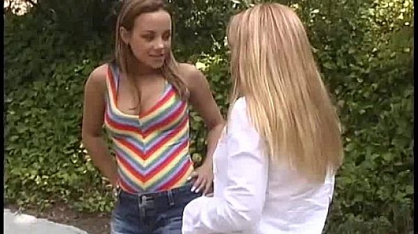 Brunette babe gives a blowjob outdoors