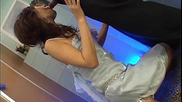 Moe Ousawa naked and riding a stiffy like a pro