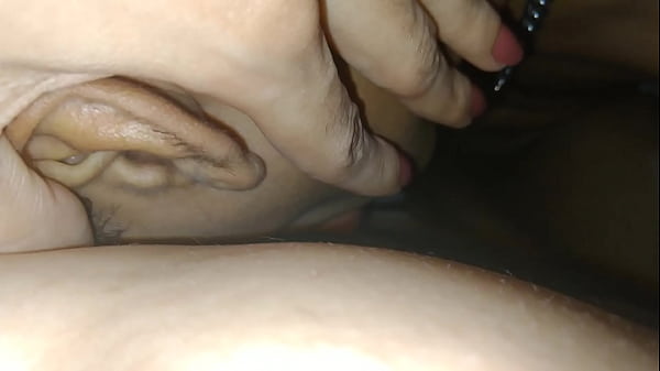 Cara chupando a travesti  