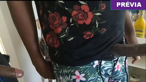 machos bainos picudos negociam suas picas e metem pica no macho passivo putao