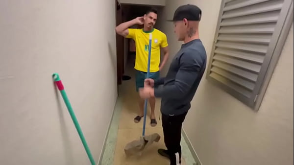 DANDO UM TRATO NO ZELADOR / GUSTTAVO feat. GUTO ,ALEJANDRO. 