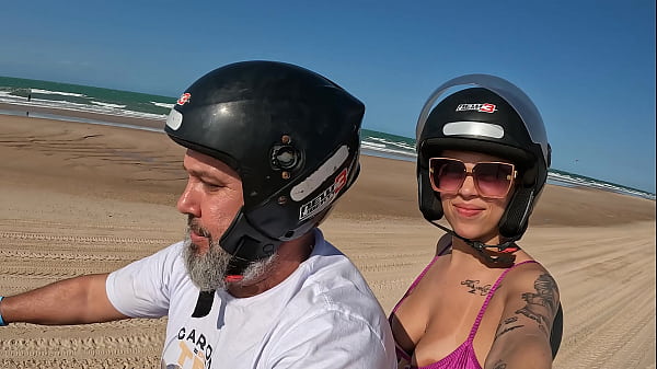 Em Canoa Quebrada no meio das praias e dunas do Cear&aacute; a Carona do Ted com Ma Santos