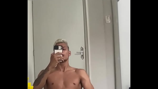 TOCANDO UMA BRONHA BEM GOSTOSINHA 