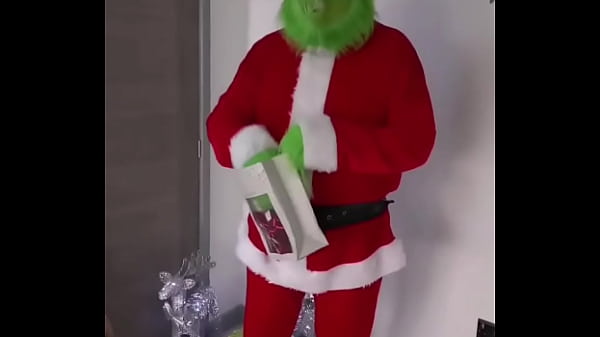 When Mr Grinch is left alone...