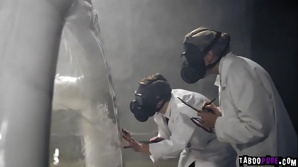 Derrick Pierce creampies Maya Kendrick after a hard pounding! 