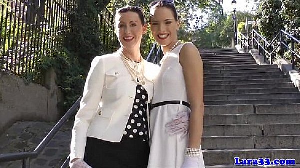 English glamour milf rubs teens pussy