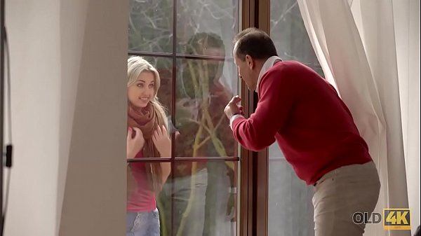 OLD4K. Hot chick got lost but her intuition helped her...  