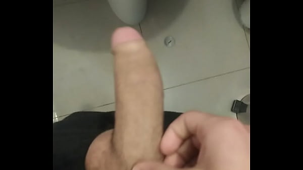 Scortt, venezolano bien dotado. 