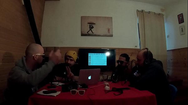 4 chavales confusos dando por culo con la comedia