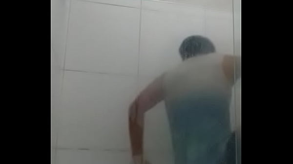 Braguianista tomando banho  