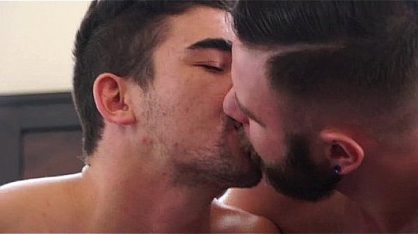 Nick Sterling Barebacks Lukas Valentine