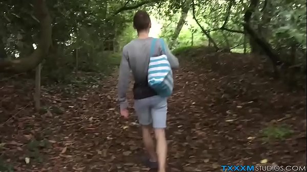 Twink toys his asshole and wanks outside