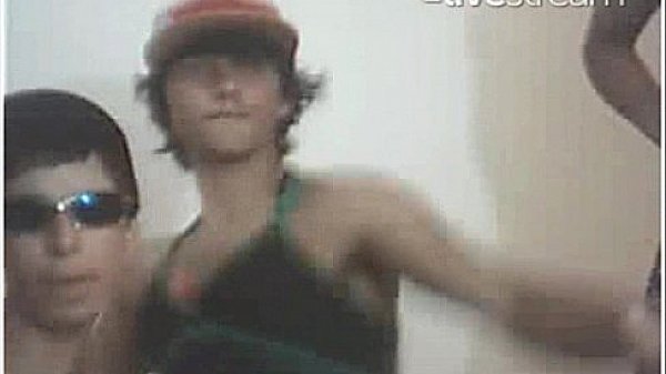 Viadinhos dan&ccedil;ando na Twitcam