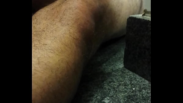 Cacet&atilde;o gostoso no banheiro do shopping  