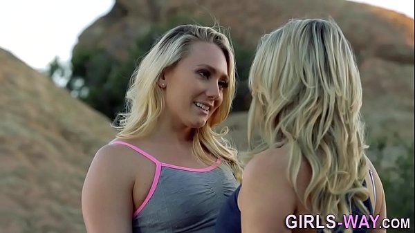 Beautiful lesbos kissing