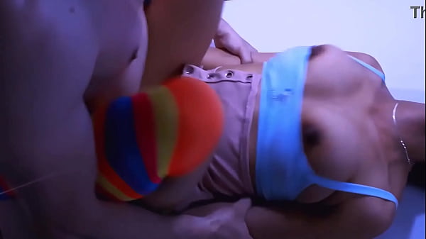 La hijastrastra era tan estrecha que parec&iacute;a que su miembro estaba siendo exprimido por una mano invisible cada vez que la penetraba. 