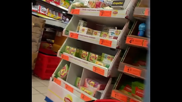 Girl show her beautifull ass on market