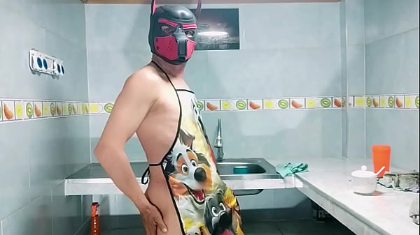 the mask desnudo y mansturbandose en la cocina 