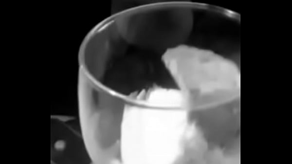 Rihannagp tomando sorvete com porra