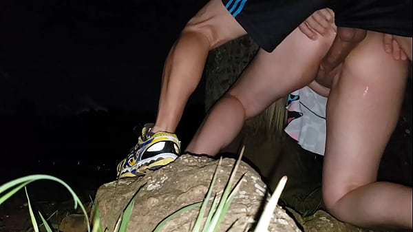 Loira safada no meio da Mata