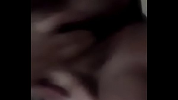 Laura Se Masturba En El Ba&ntilde;o