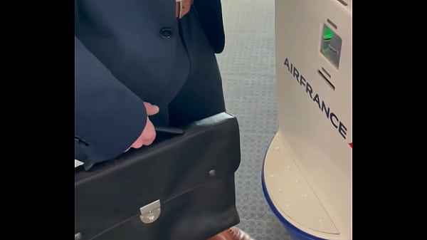 Ici tu as le teaser public. Ayant une peur bleue de l'avion je d&eacute;cide de m'...  