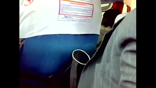 Punheta entre machos no fundo do &ocirc;nibus