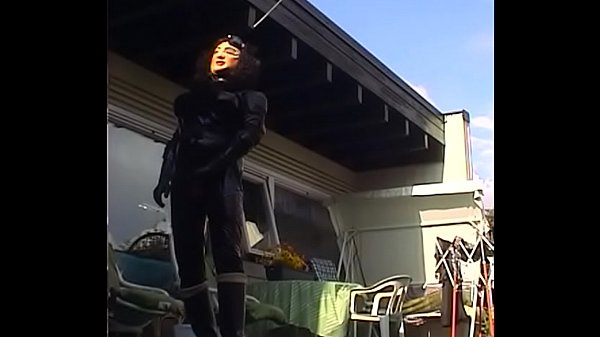 RoxinaRetroGurlInZentaiAndGasmaskWanking280604.WMV