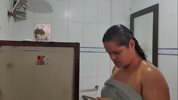 Toma banho na academia de sum&ocirc;