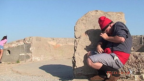 Voyeur fucks MILF in public - Sara May