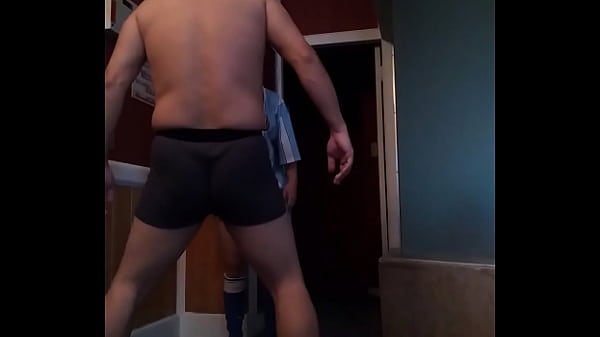 金蹴り107　タマ責め  