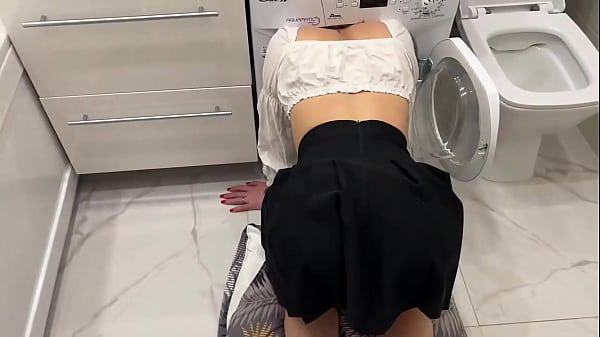 Step sister got stuck in the car and called her brother for help but got a creampie 