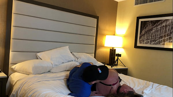 Pizza Delivery Man Crossdressed to Pay for Pizza 