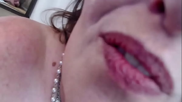 697 Big butt, flat feet and long toes from redhead mature beauty